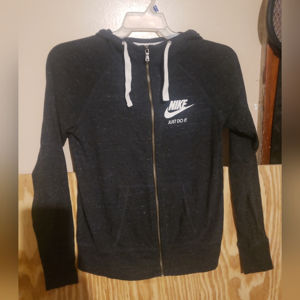 Nike women's small full zip up jacket with pockets